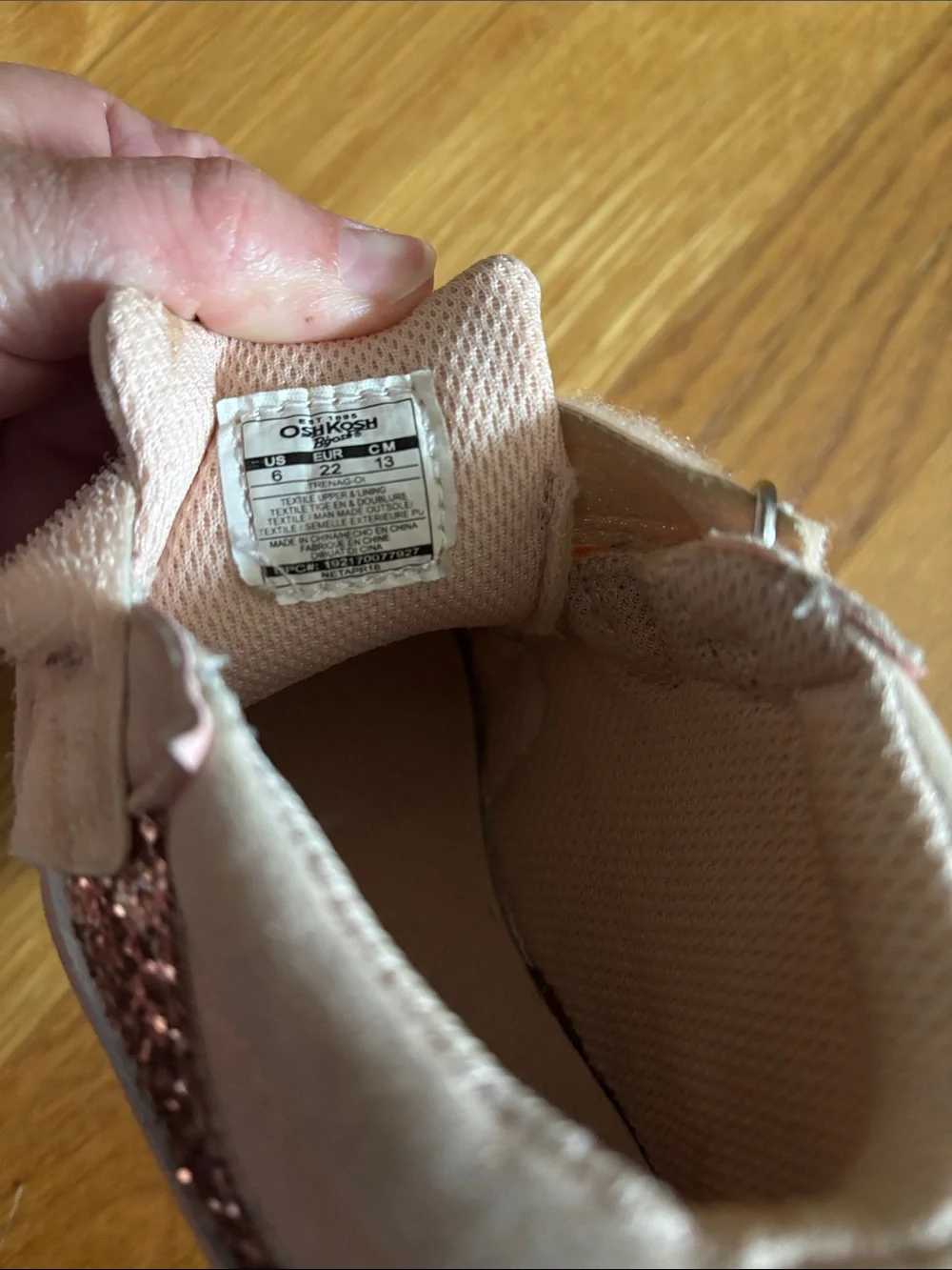 Size 6 Toddler Osh Kosh B’Gosh Sneakers